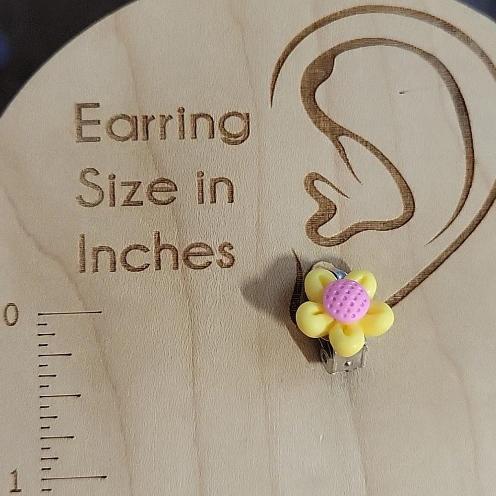 SPRING BLOOM CLIP-ON EARRINGS, Set of  Two - Picture 6 of 7